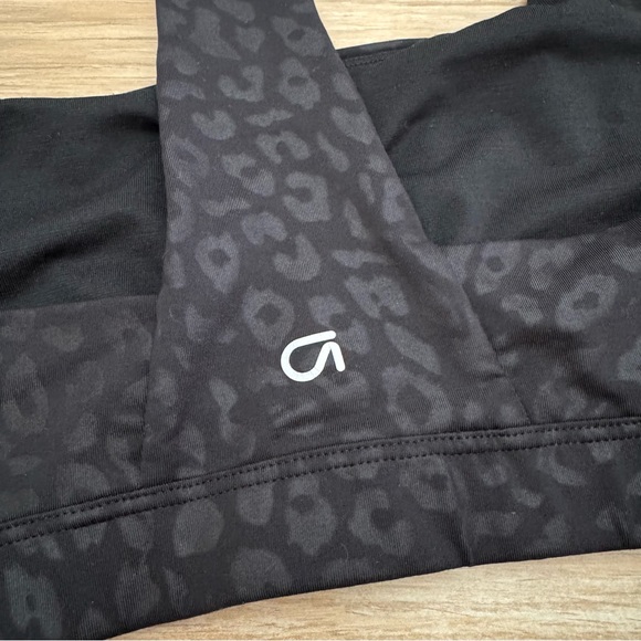 GapFit Leopard Print Sports Bra - Picture 3 of 8